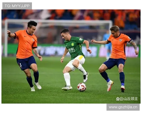 国安防守漏洞频出，当前赛季站位混乱与能力压力并存，防线稳定性面临考验